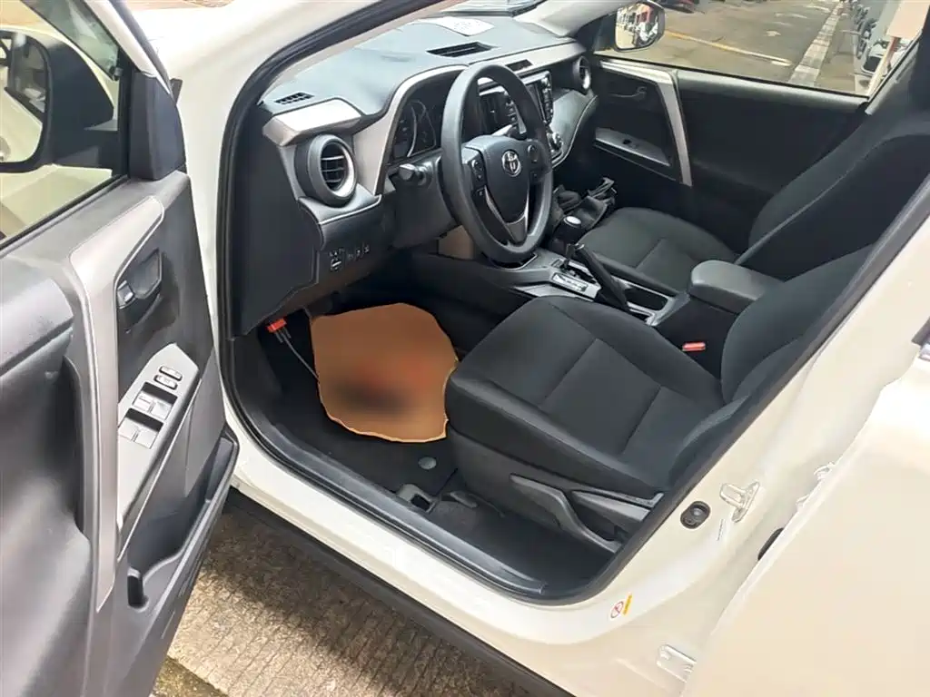 Toyota RAV4 Rongfang 2016 2.0L CVT 2WD Trend (China V) фото 16