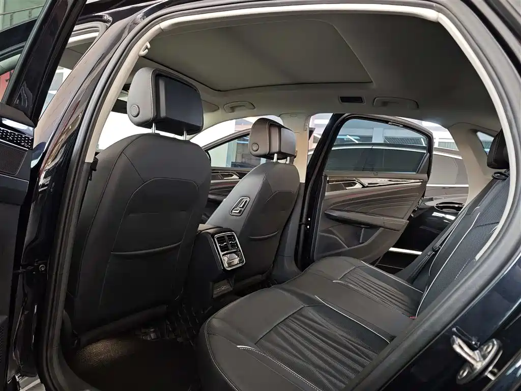 Volkswagen Passat 2023 Facelift 330TSI Luxury Edition фото 8