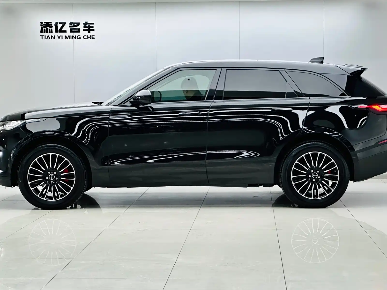 Фото 4 - Land Rover Range Rover Velar