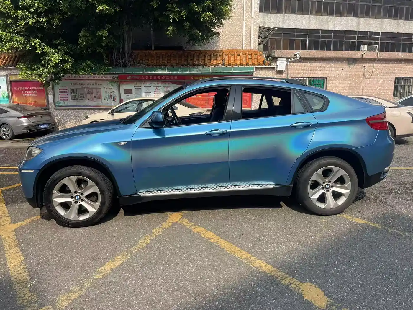 Photo 8 - BMW X6