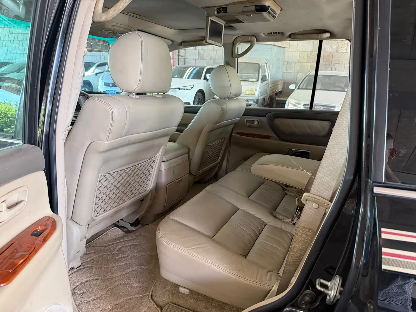 Toyota Land Cruiser 2005 Model 4.7L Automatic VX-R Luxury DVD Edition фото 5