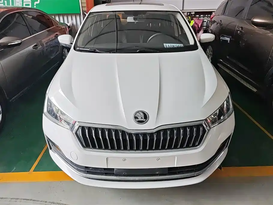 Škoda Rapid 2020 1.5L Automatic Comfort Edition фото 2
