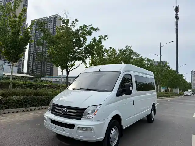 Maxus New V80 2.0T PLUS, механическая коробка, Полная, King, длинная база, средняя крыша, 6/7/8/9, мест