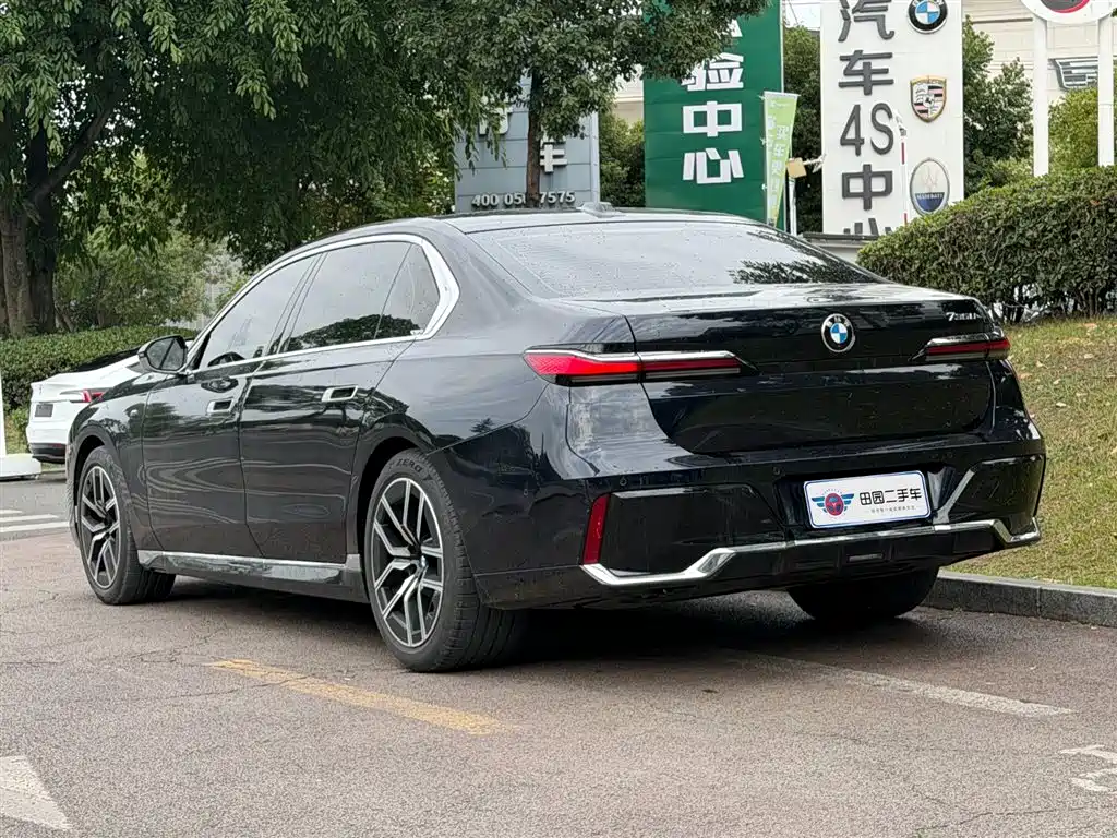 BMW 7 Series 2023 Model 735Li M Sport Package фото 4