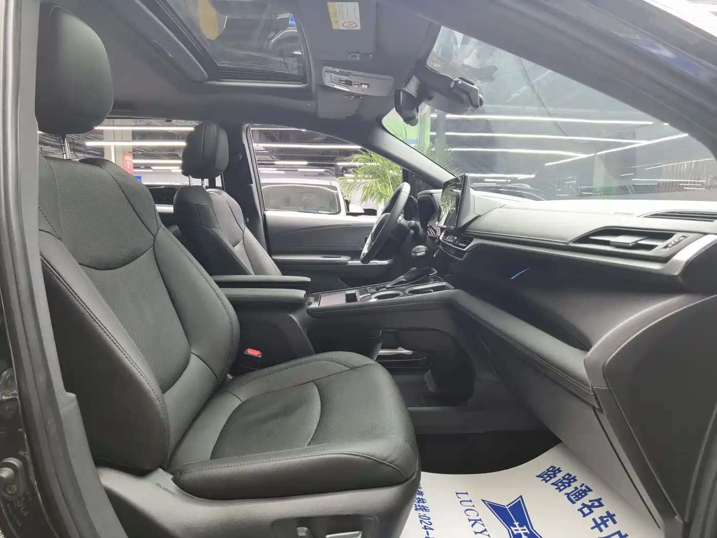Toyota Sienna 2021 2.5L Hybrid Premium Edition фото 8
