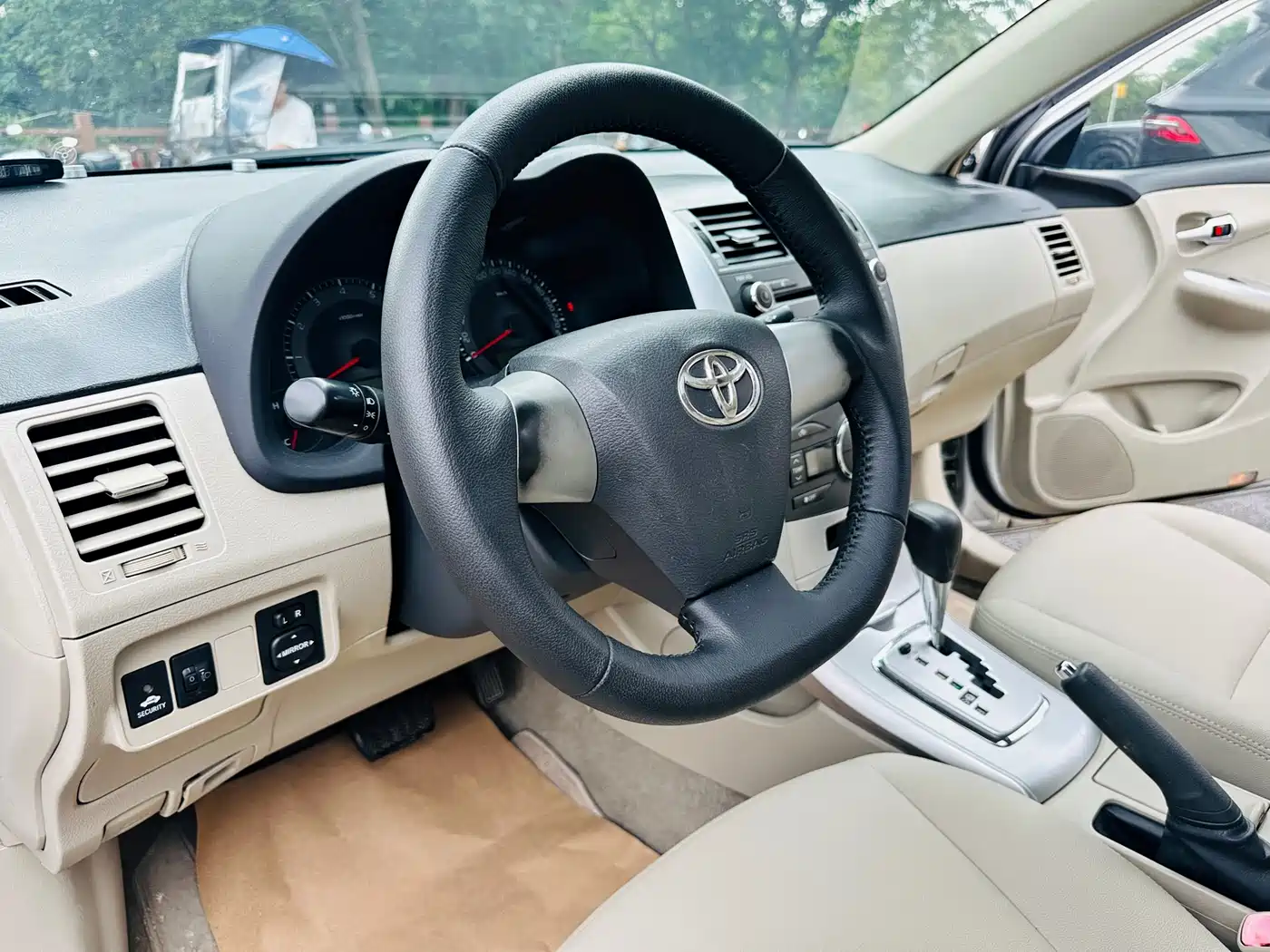 Toyota Corolla 2011 1.8L CVT GL-i Commemorative Edition фото 18