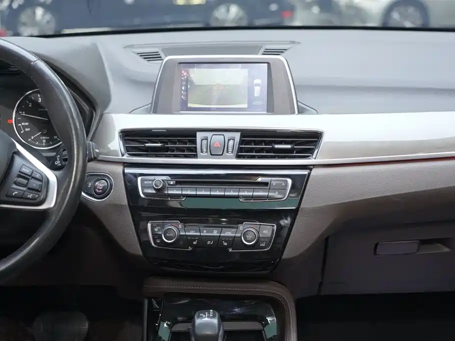 BMW X1 2016 sDrive18Li Luxury Model фото 19