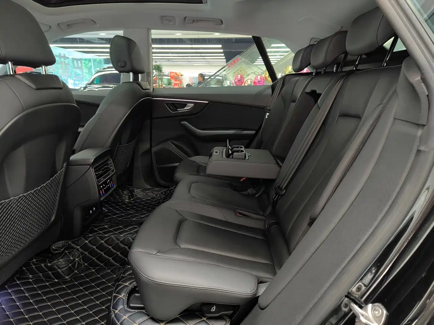 Audi Q8 2022 55 TFSI Luxury Dynamic фото 17