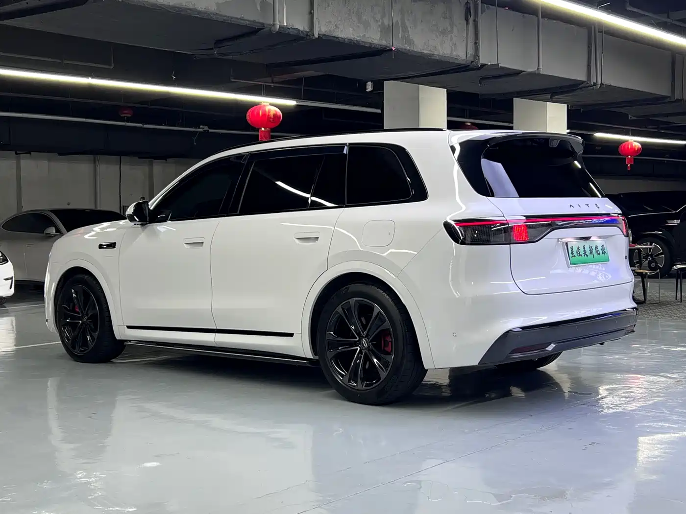 AITO Wenjie AITO M8 2025 Range Extender Max+ Edition 53.4kWh 5-seater фото 12
