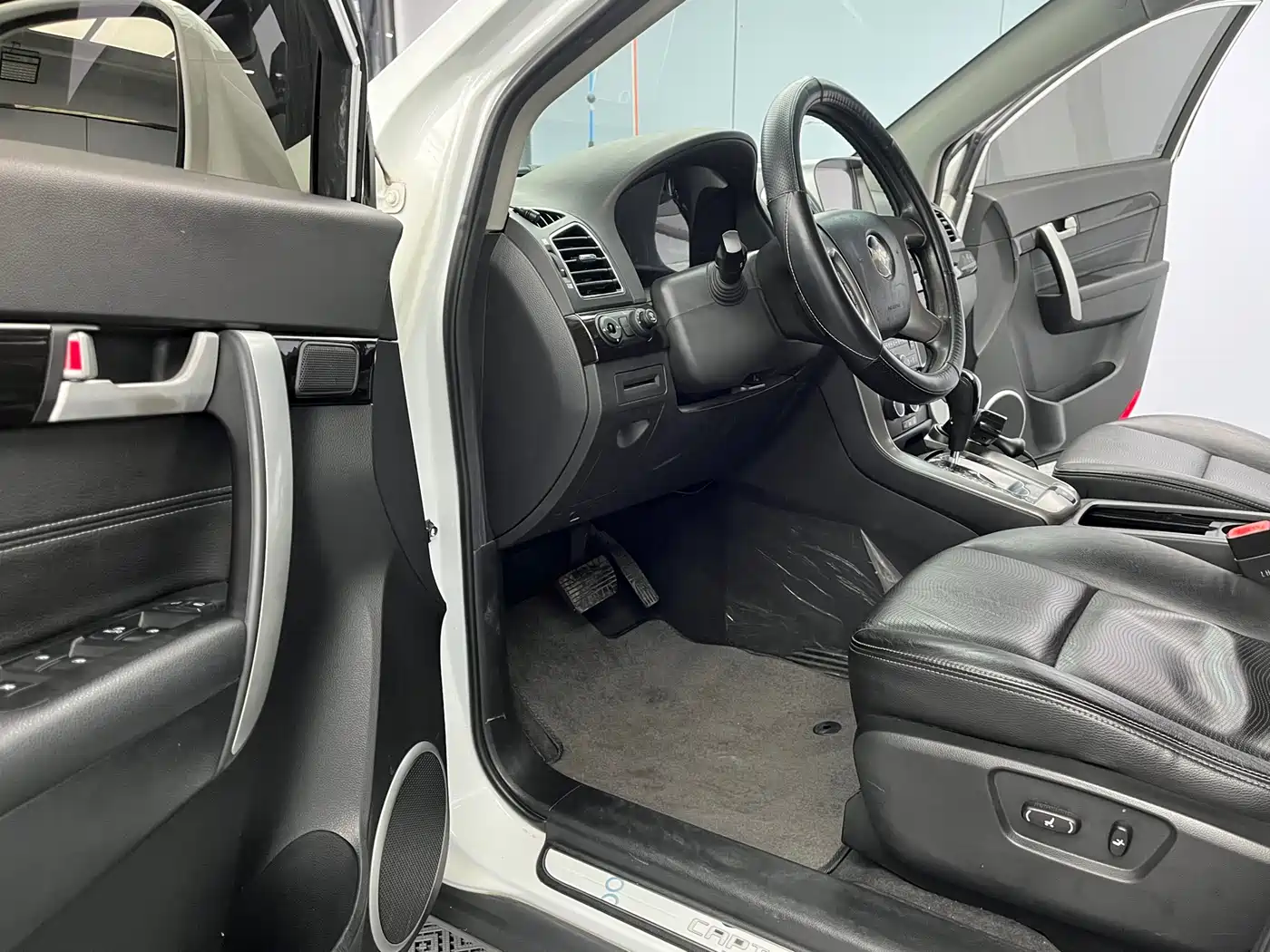 Chevrolet Captiva 2014 2.4L 4WD Luxury 5-seater фото 12