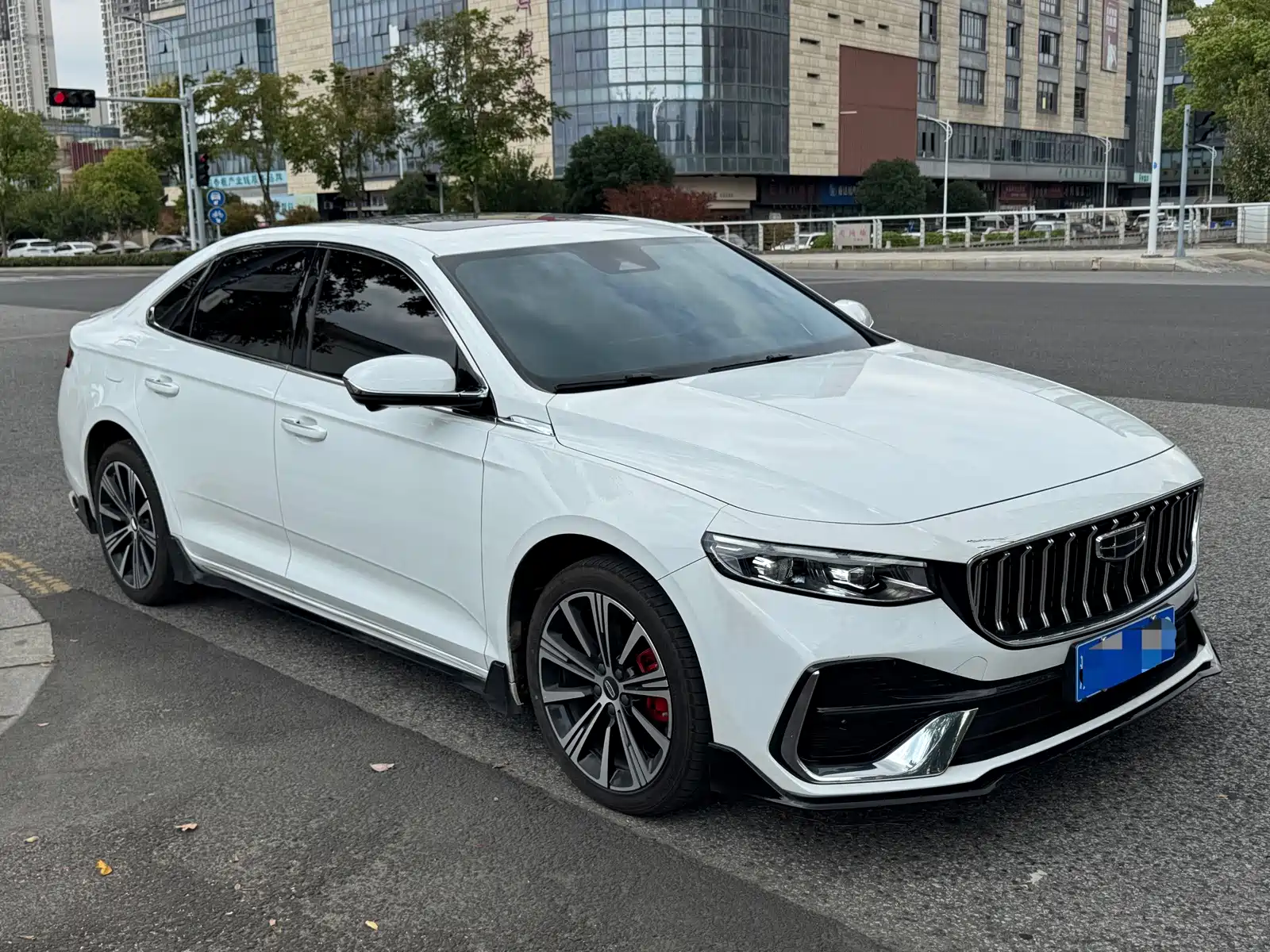 Фото 3 - Geely Preface