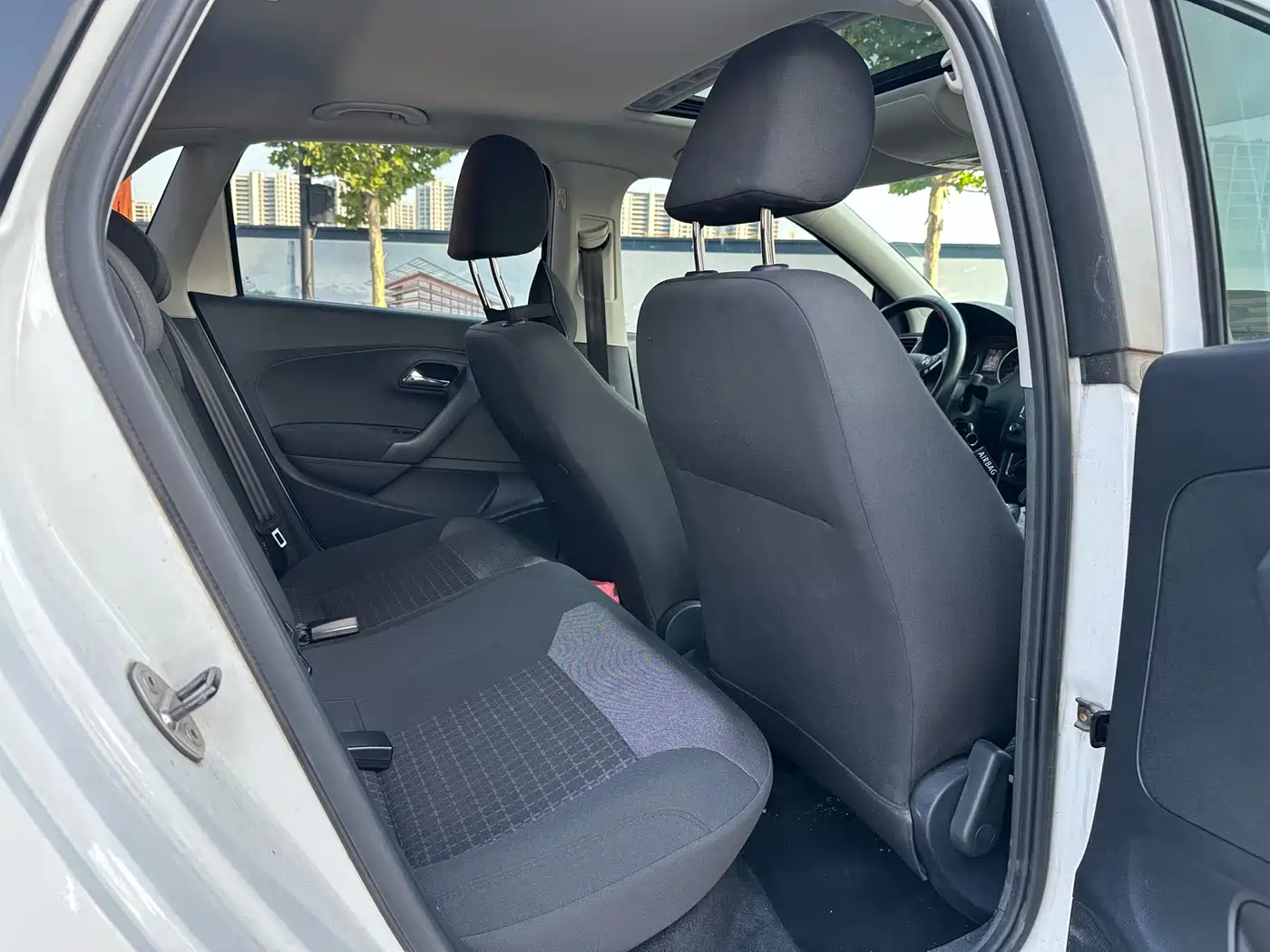 Volkswagen Polo 2016 1.6L Automatic Comfort фото 9