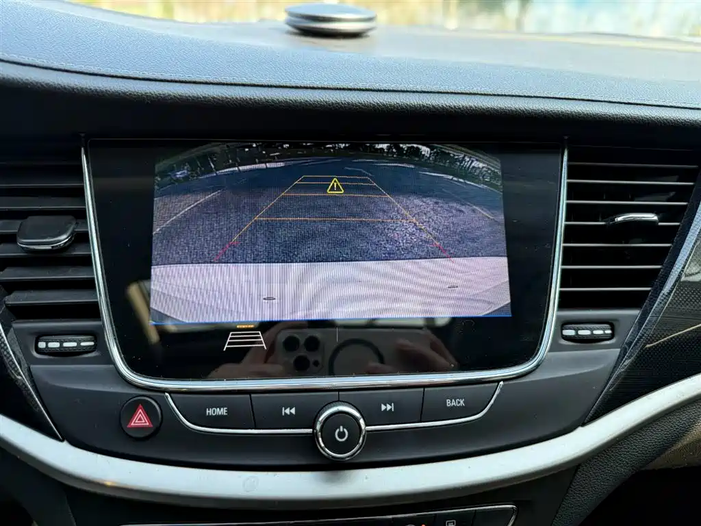 Buick Verano 2020 20T CVT Leading фото 7