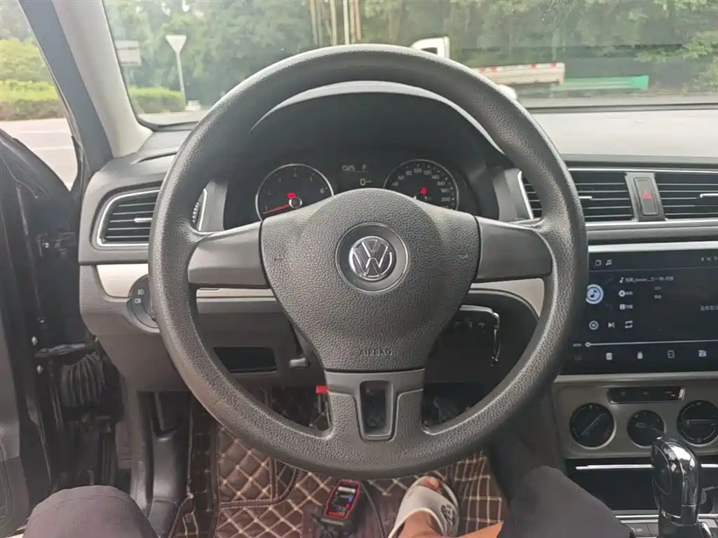 Volkswagen Lavida 2013 Facelift Classic 1.6L Automatic Comfort фото 11