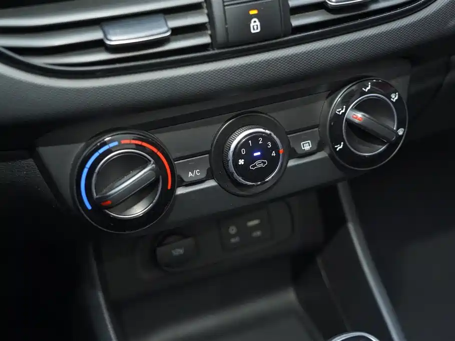 Hyundai Elantra 2018 1.6L Automatic Pleasing Edition GL China VI фото 14