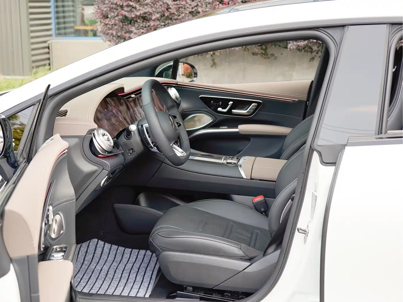 MERCEDES-BENZ EQS AMG