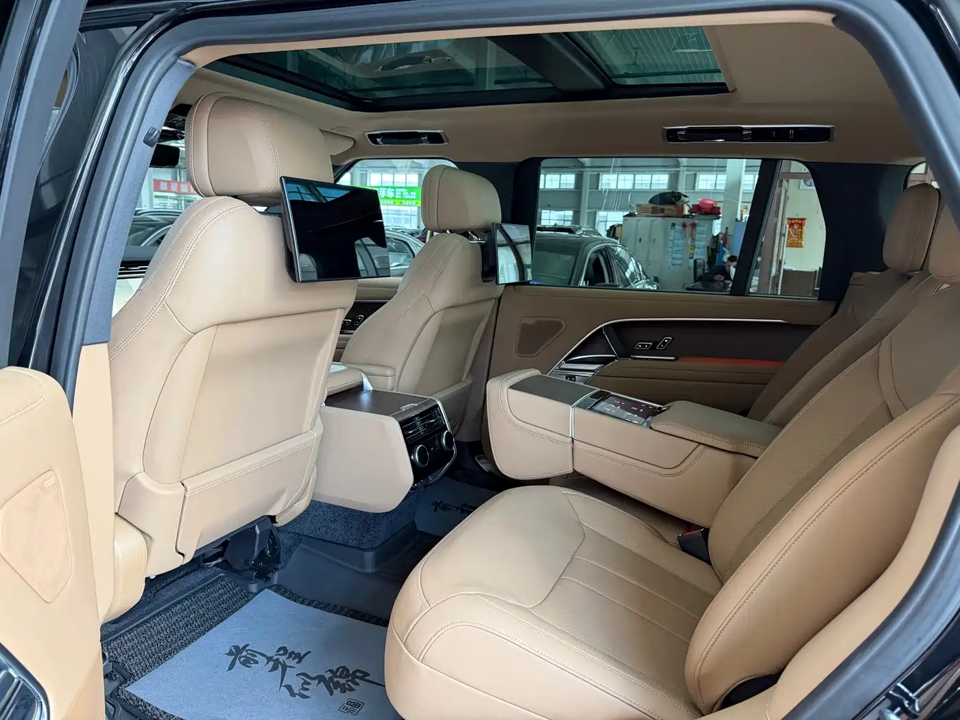 Land Rover Range Rover 2024 3.0 L6 400PS Genesis Extended фото 6