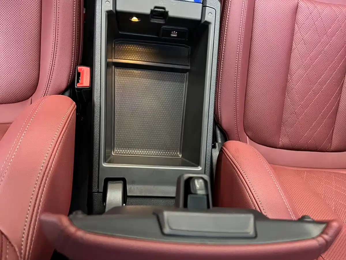 BMW 3 Series 2023 320i M Sport Package фото 10