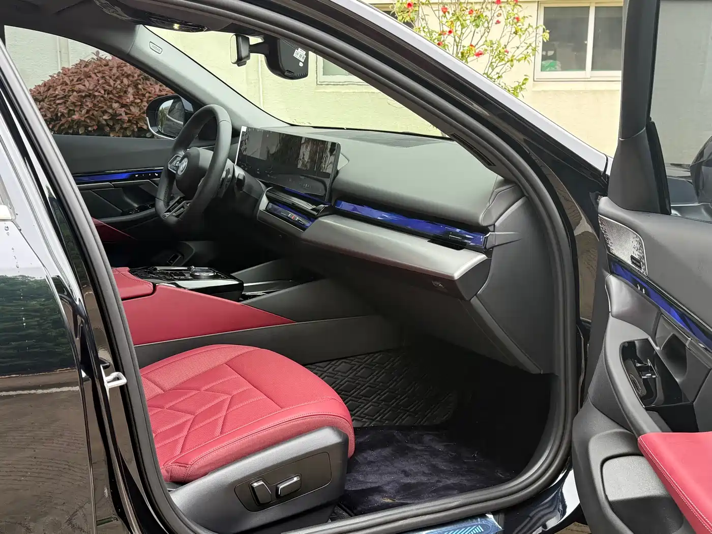 BMW 5 Series 2024 525Li Luxury Package фото 10