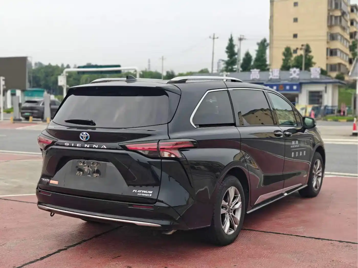 Toyota Sienna 2021 2.5L Hybrid Platinum Edition фото 10