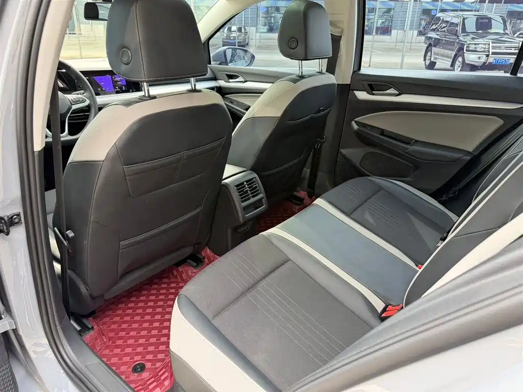 Volkswagen Golf 2021 280TSI DSG 30th Anniversary Edition фото 5