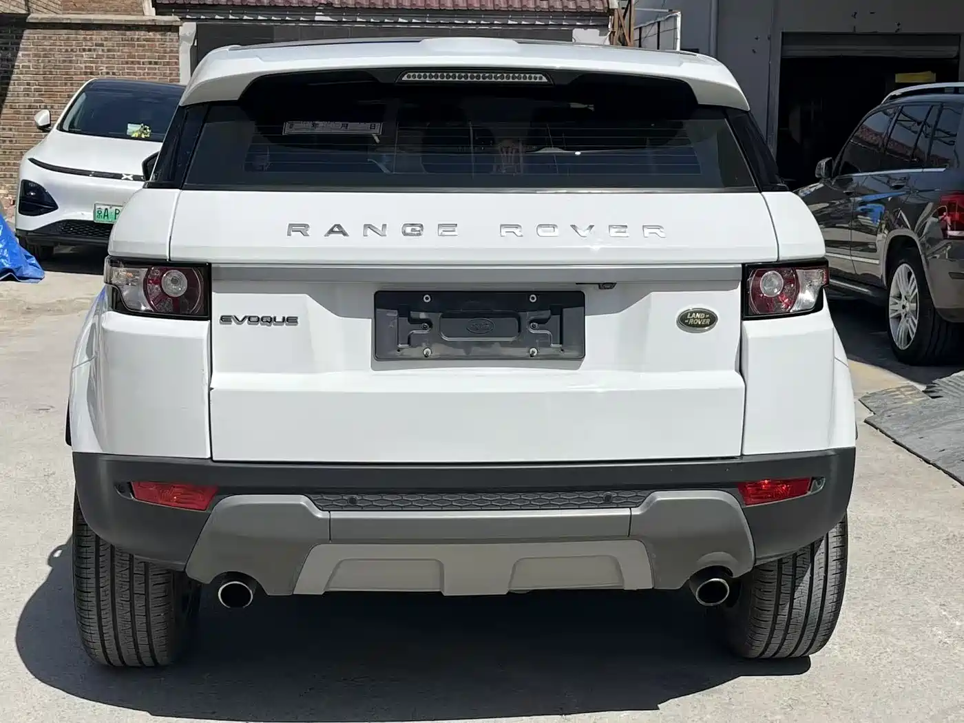 Land Rover Range Rover Evoque 2015 2.0T 5-Door Intelligent Edition фото 5