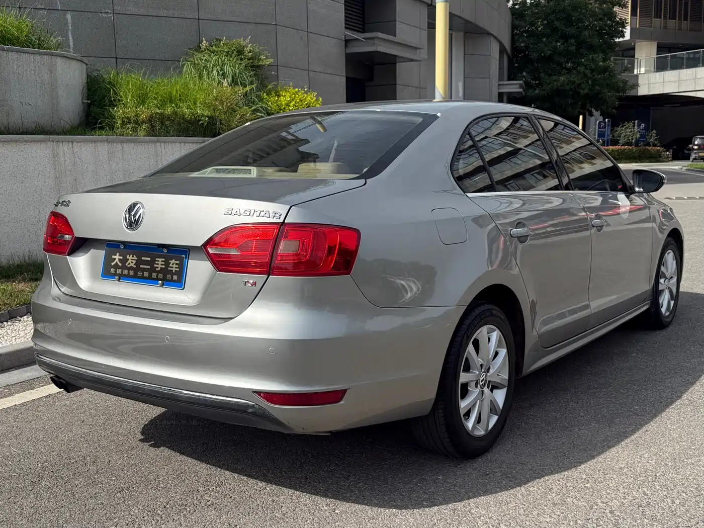 Volkswagen Sagitar 2012 1.4TSI Automatic Luxury фото 5