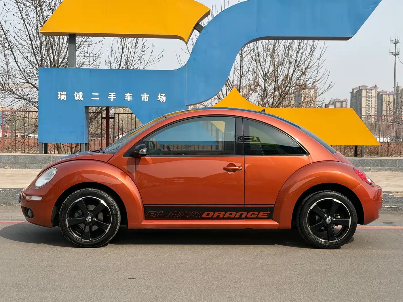 Volkswagen Beetle 2010 Model 2.0 BlackOrange Comfort Edition фото 3
