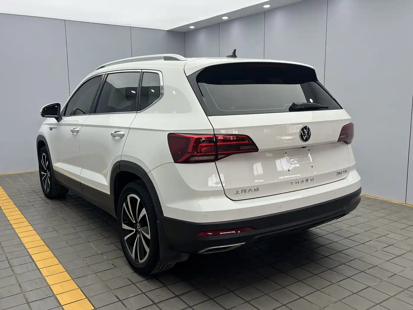 Volkswagen Tharu 2022 280TSI FWD Luxury Edition фото 4