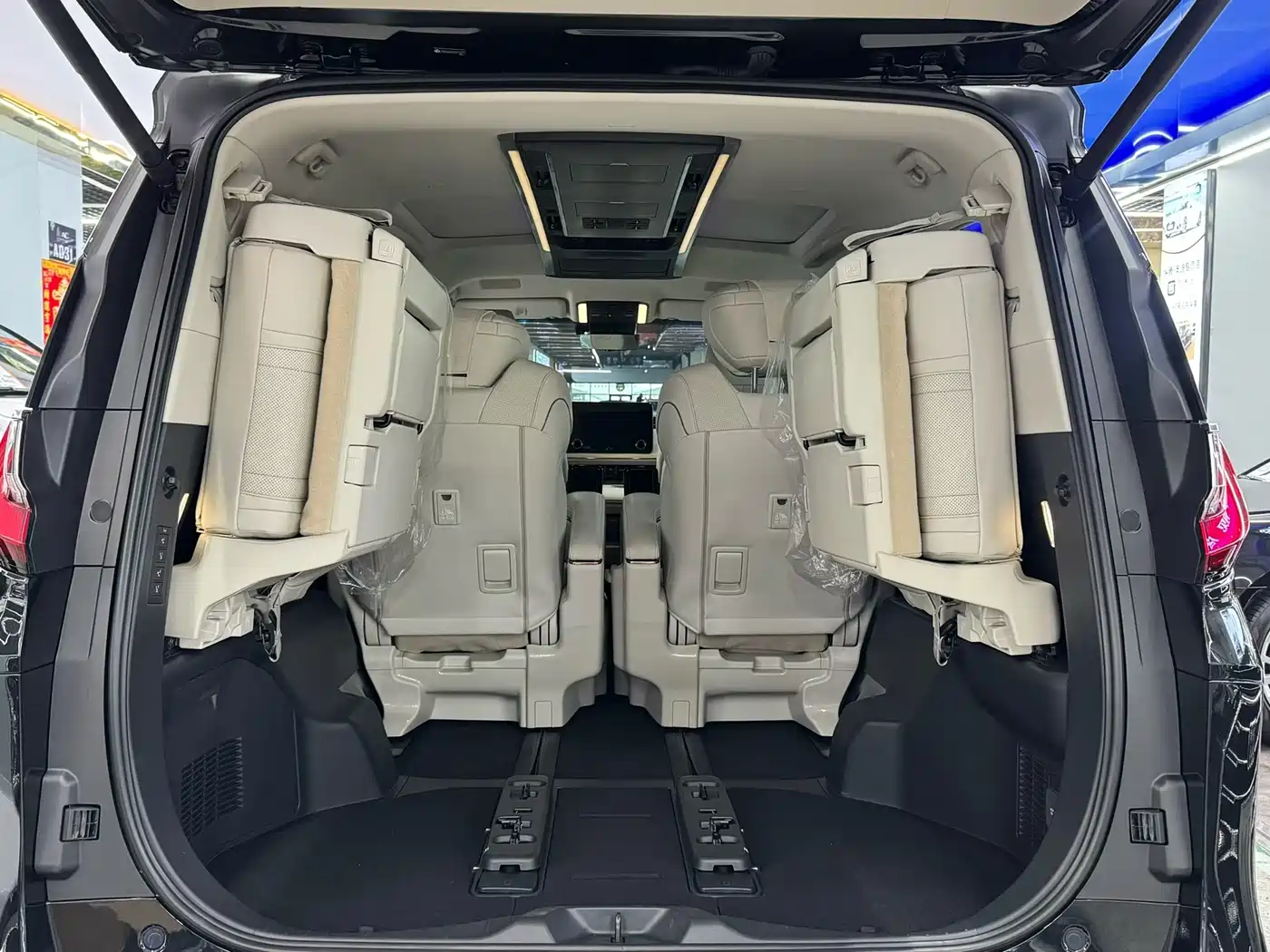 Lexus LM 2025 Model 500h Six-Seater Prestige Edition фото 8