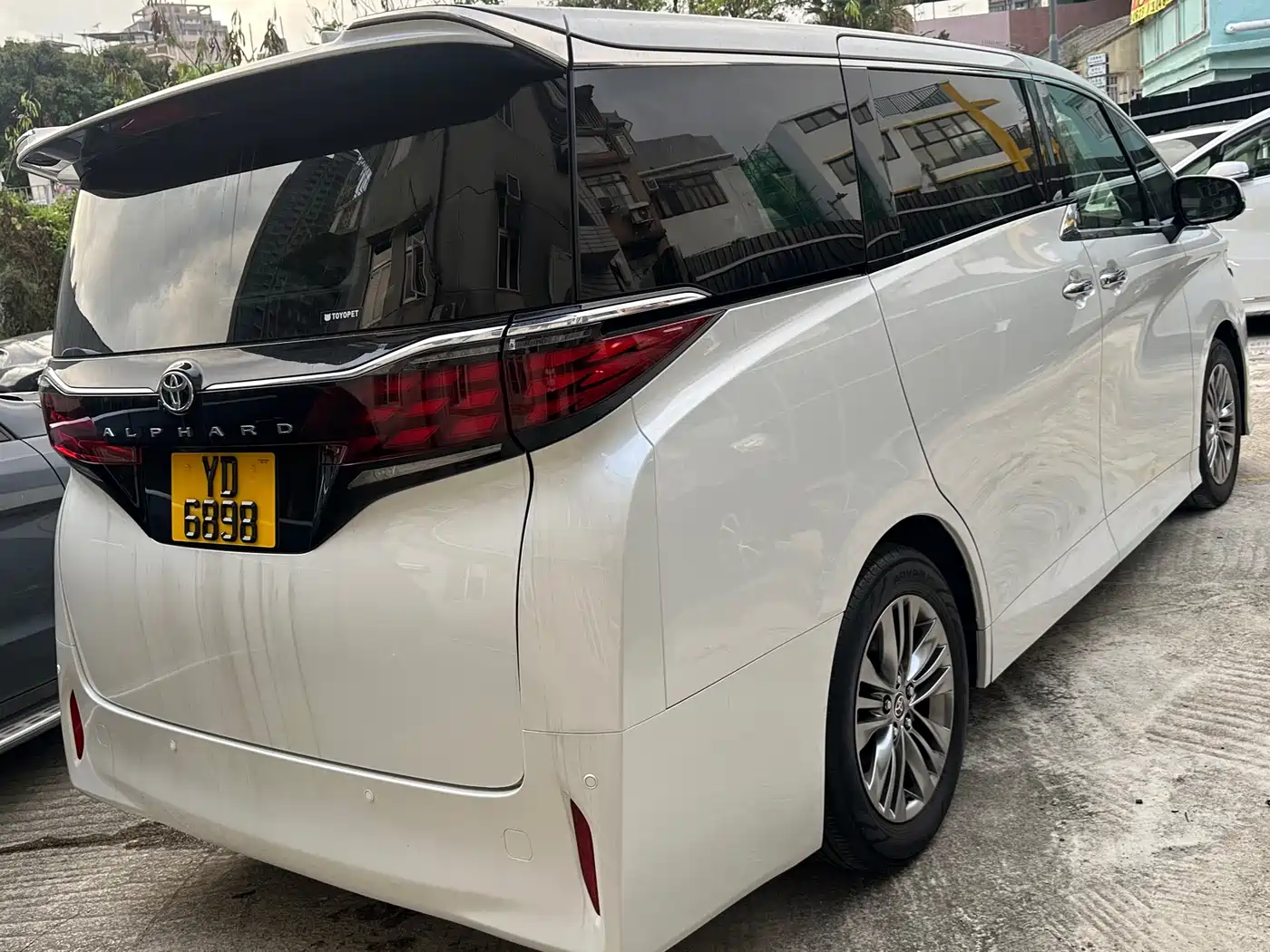 Toyota Alphard 2025 Hybrid 2.5L Ultimate Gold Edition фото 14