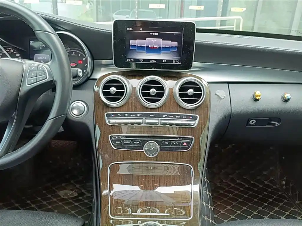Mercedes-Benz C-Class 2017 C 180 L фото 12