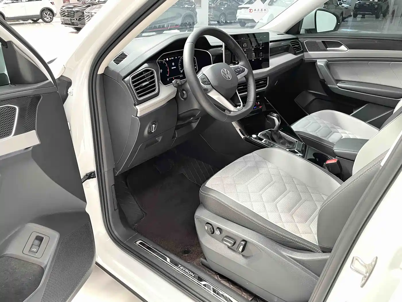 Volkswagen Tayron 2023 280TSI 2WD Luxury Plus Advanced Edition фото 7