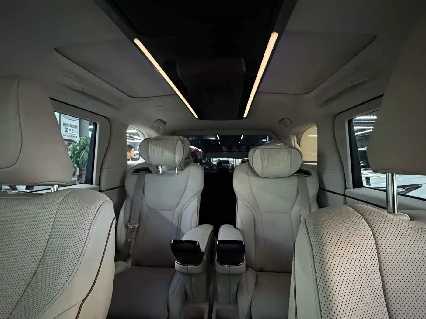 Lexus LM 2025 Model 500h Six-Seater Prestige Edition фото 5
