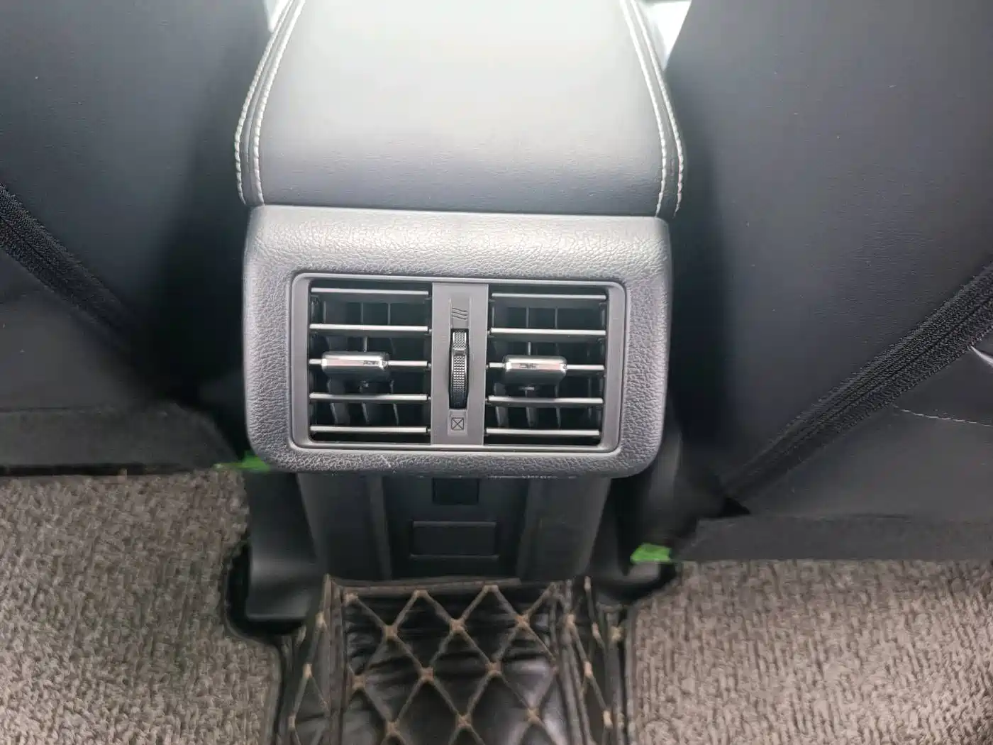 Mitsubishi Outlander 2019 2.0L 2WD Enjoy 5-Seater China VI фото 17