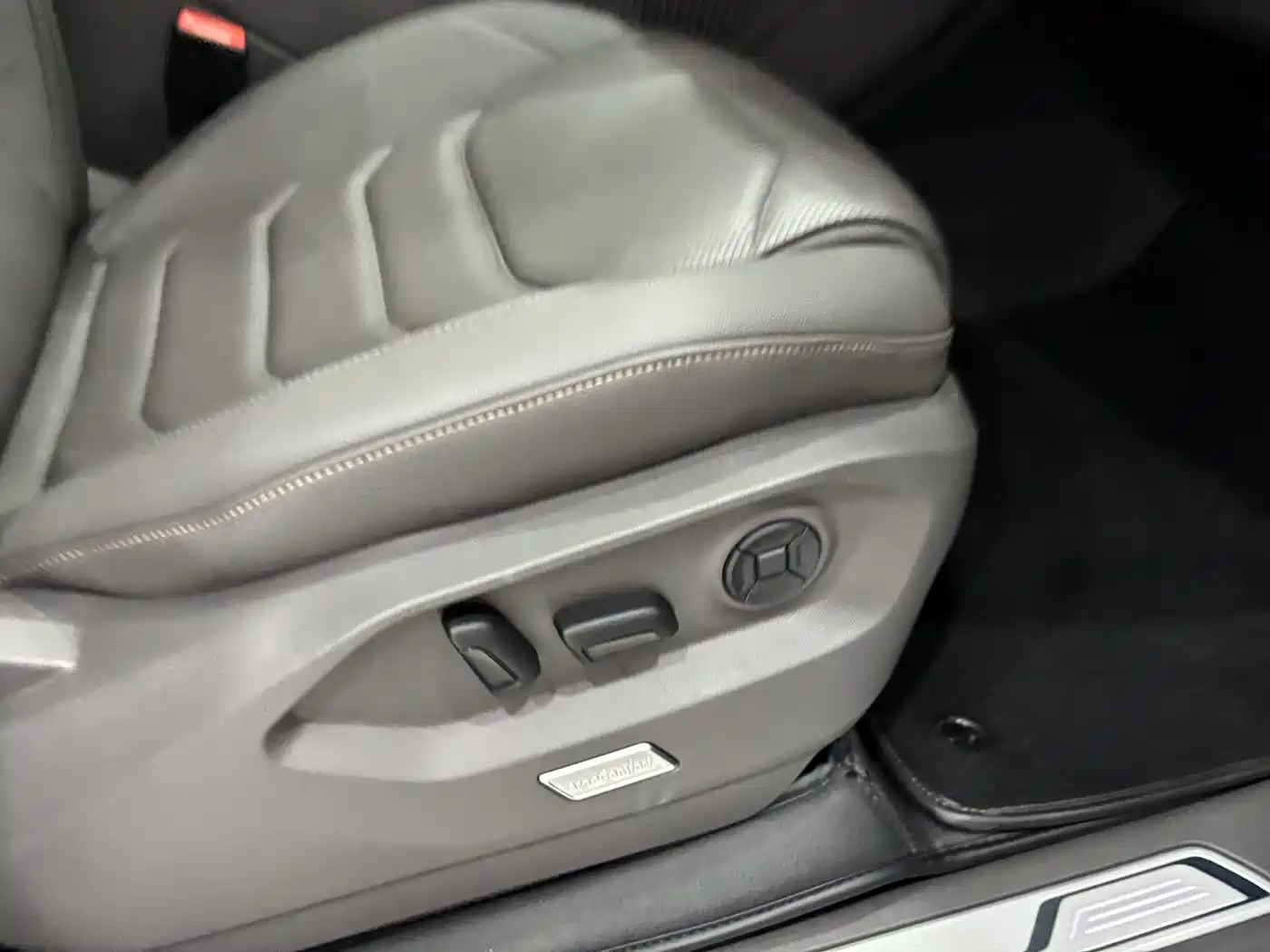 Volkswagen Touareg 2022 3.0TSI Rui Xiang Edition Classic Sport Package фото 26