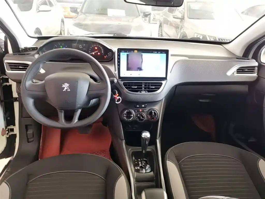 Peugeot 2008 2018 1.6L Automatic Trend Edition фото 10