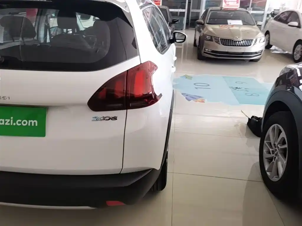 Peugeot 2008 2018 1.6L Automatic Trend Edition фото 8
