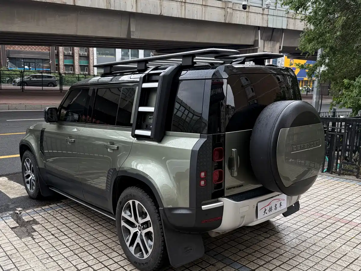 Land Rover Defender 2023 Facelift 110 3.0T P400 Dark Special Edition фото 6