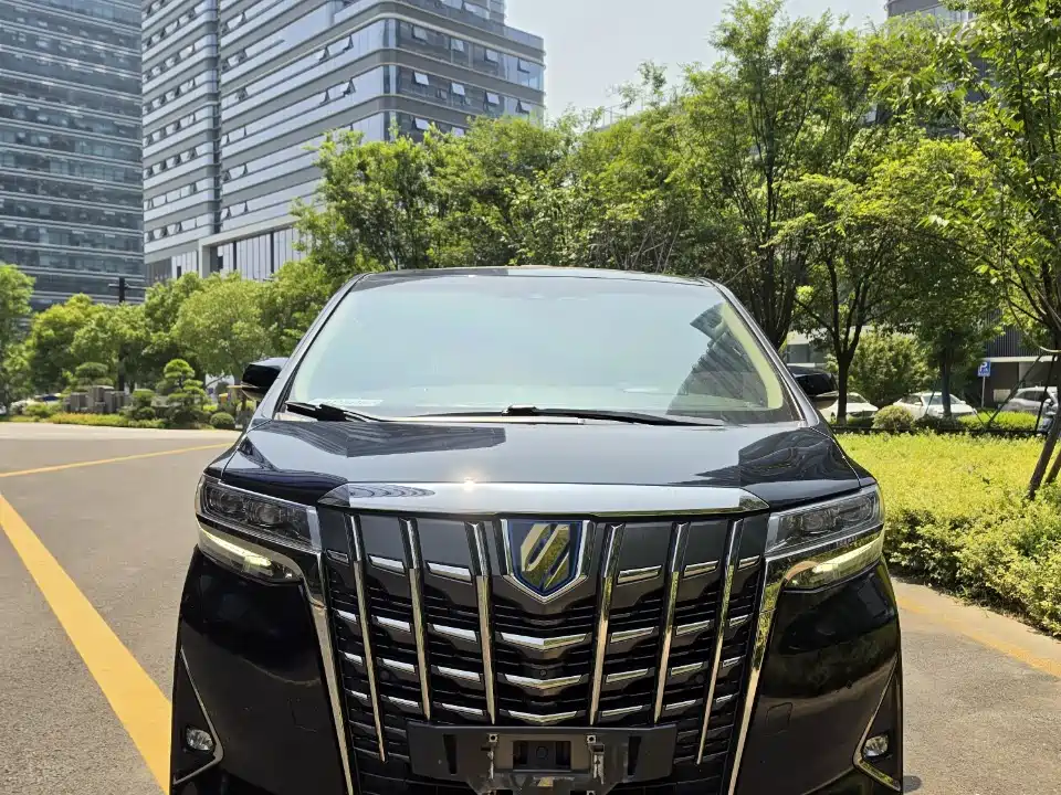 Toyota Alphard 2020 Hybrid 2.5L Gold Special Edition фото 2