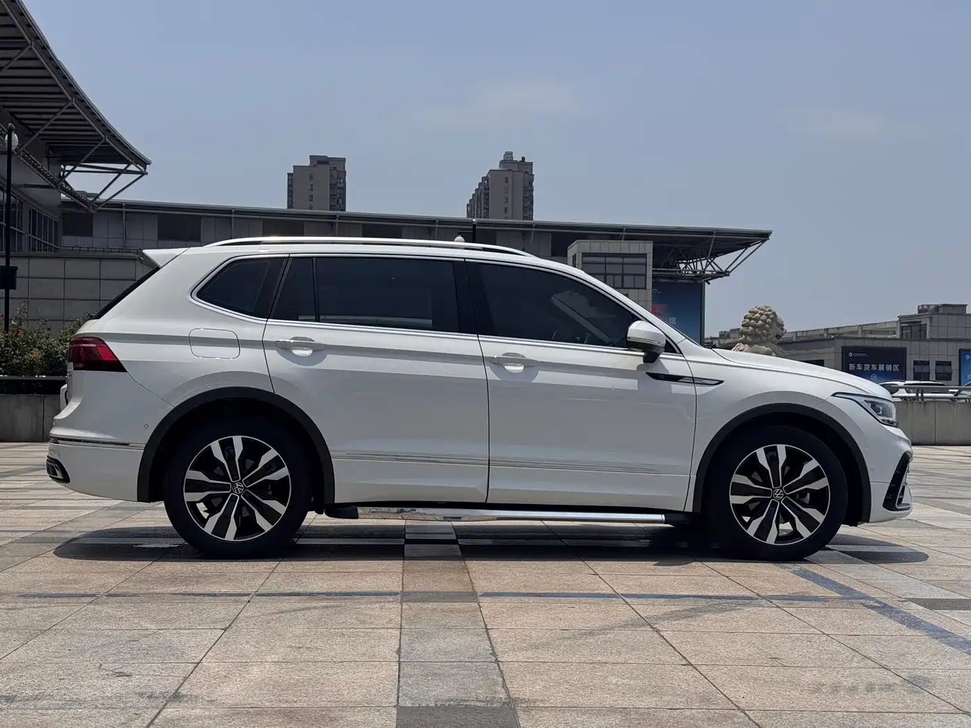 Volkswagen Tiguan L 2022 330TSI Auto 2WD R-Line Premium Edition фото 4