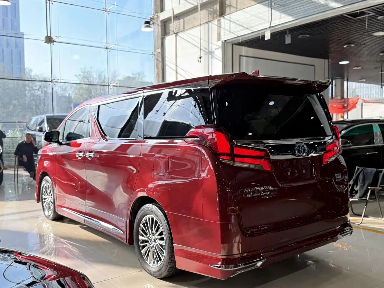 Toyota Alphard 2021 Hybrid 2.5L Premium фото 21