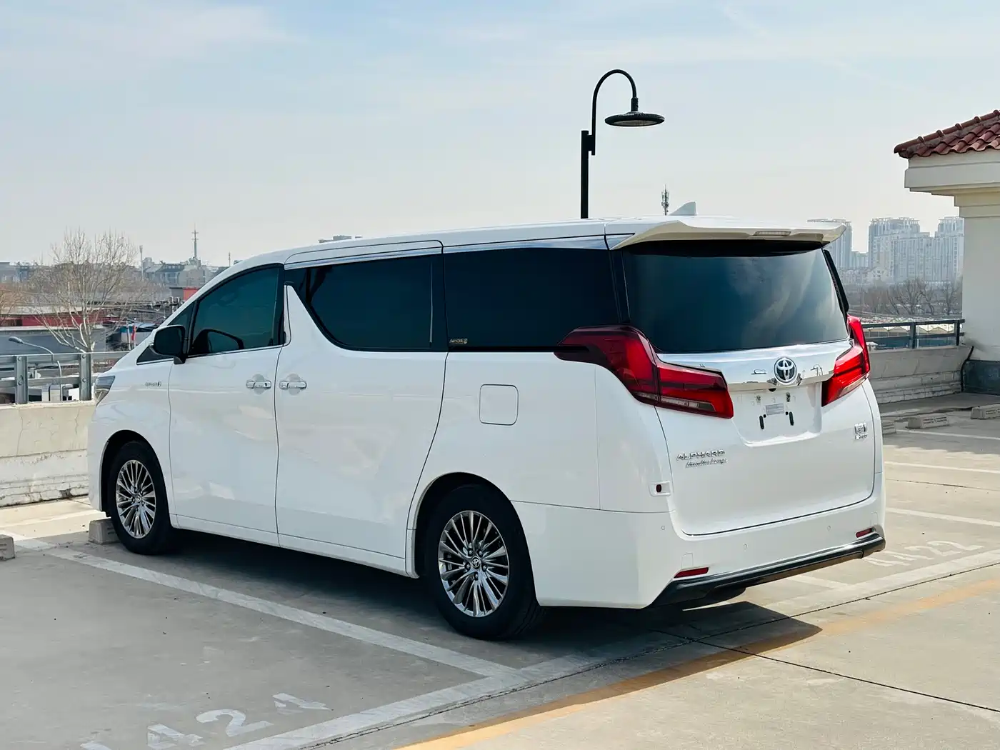 Toyota Alphard 2021 Hybrid 2.5L Premium фото 6