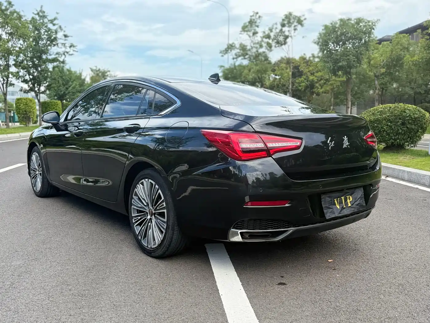 Hongqi H5 2022 Model Classic Edition 1.5T DCT Flag Joy Edition фото 4
