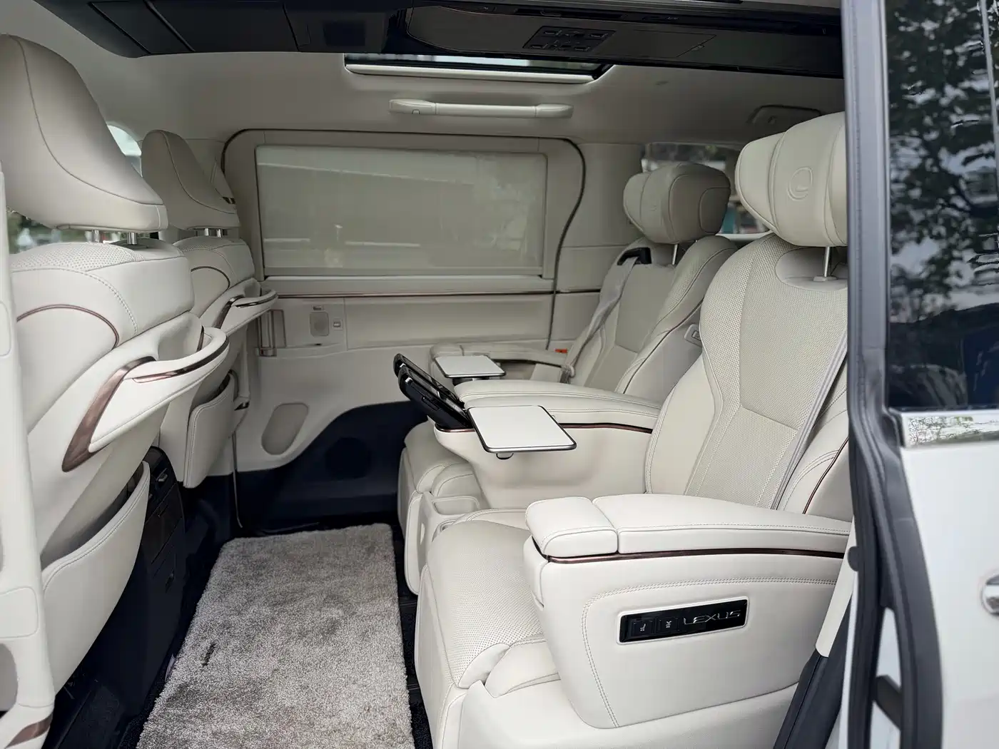 Lexus LM 2023 350h 7-Seater Elegance Edition фото 14