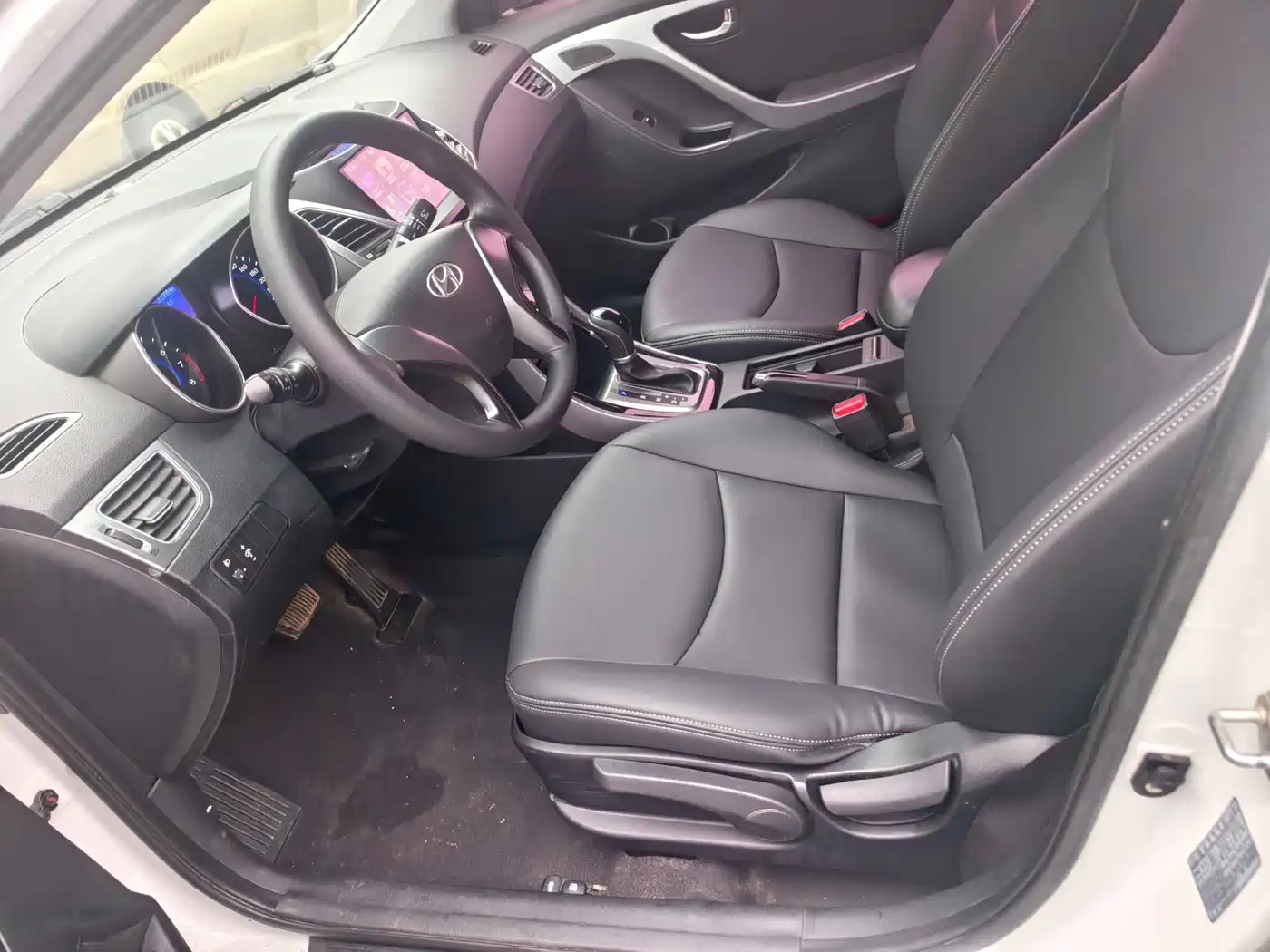 Hyundai Langdong 2013 1.6L Automatic Leading фото 7