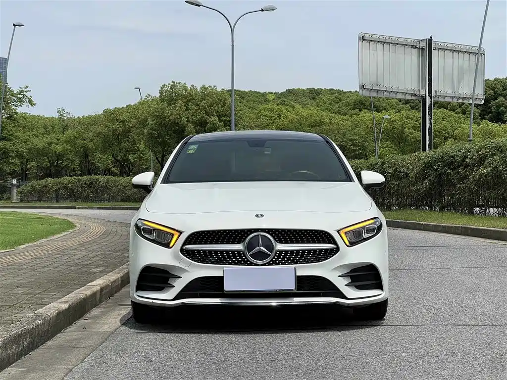 Mercedes-Benz A-Class 2020 A 200 L Sport Sedan фото 2
