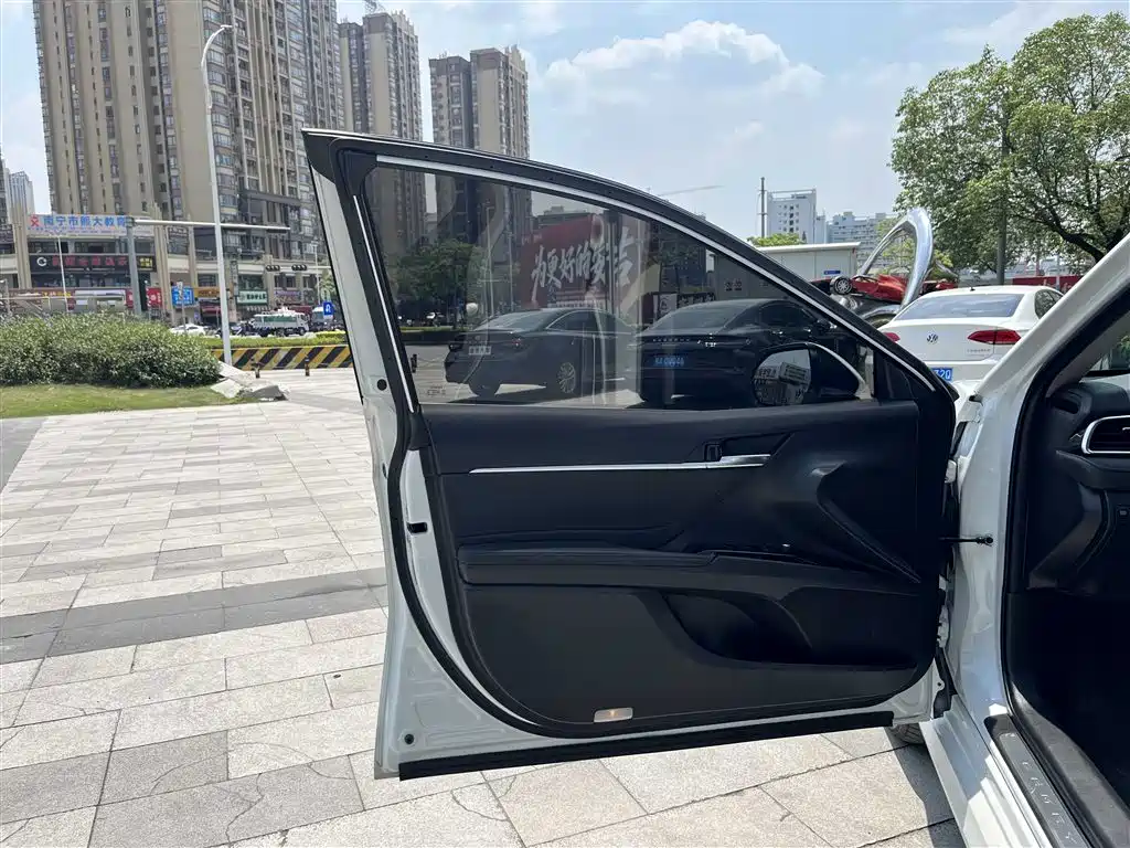 Toyota Camry 2021 2.0G Luxury Edition фото 9