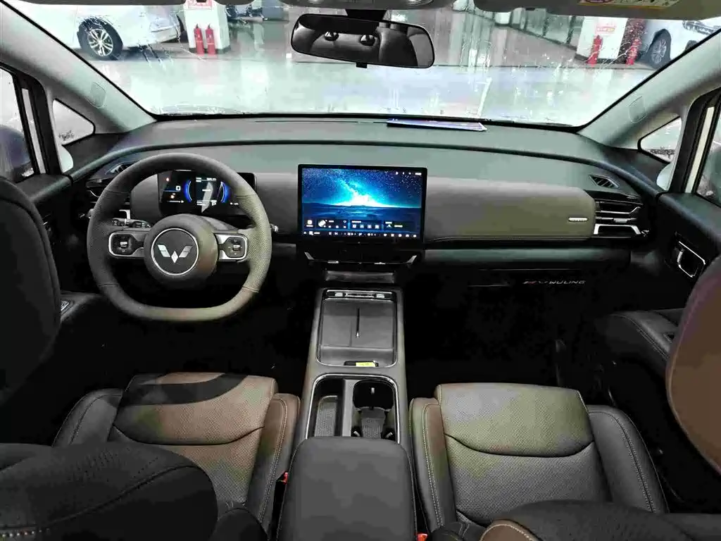 Wuling Motors Xingguang 730 New Energy 2026 2025 Model Plug-in Hybrid Base Version
