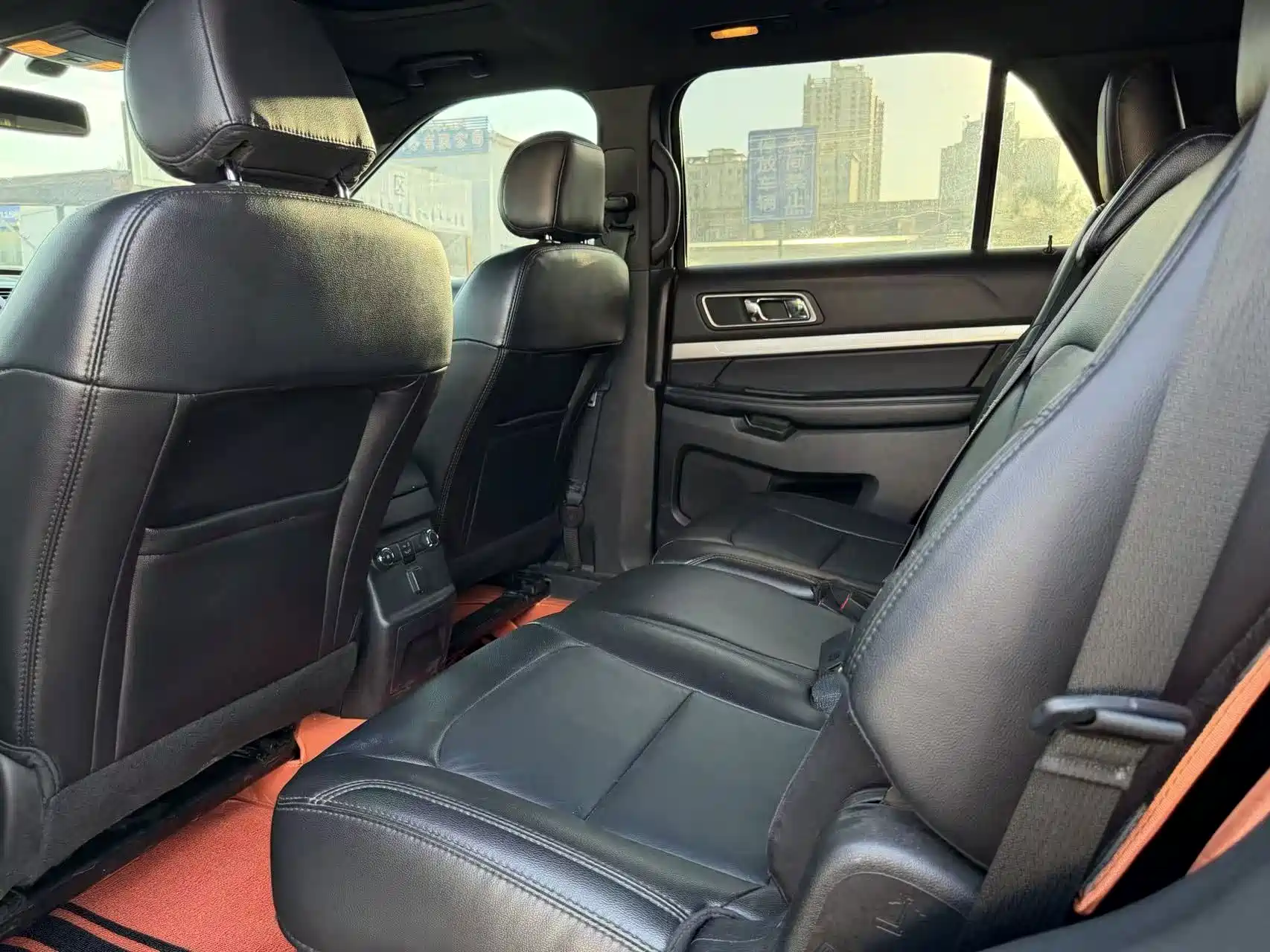 صورة 6 - Ford Explorer (Import)